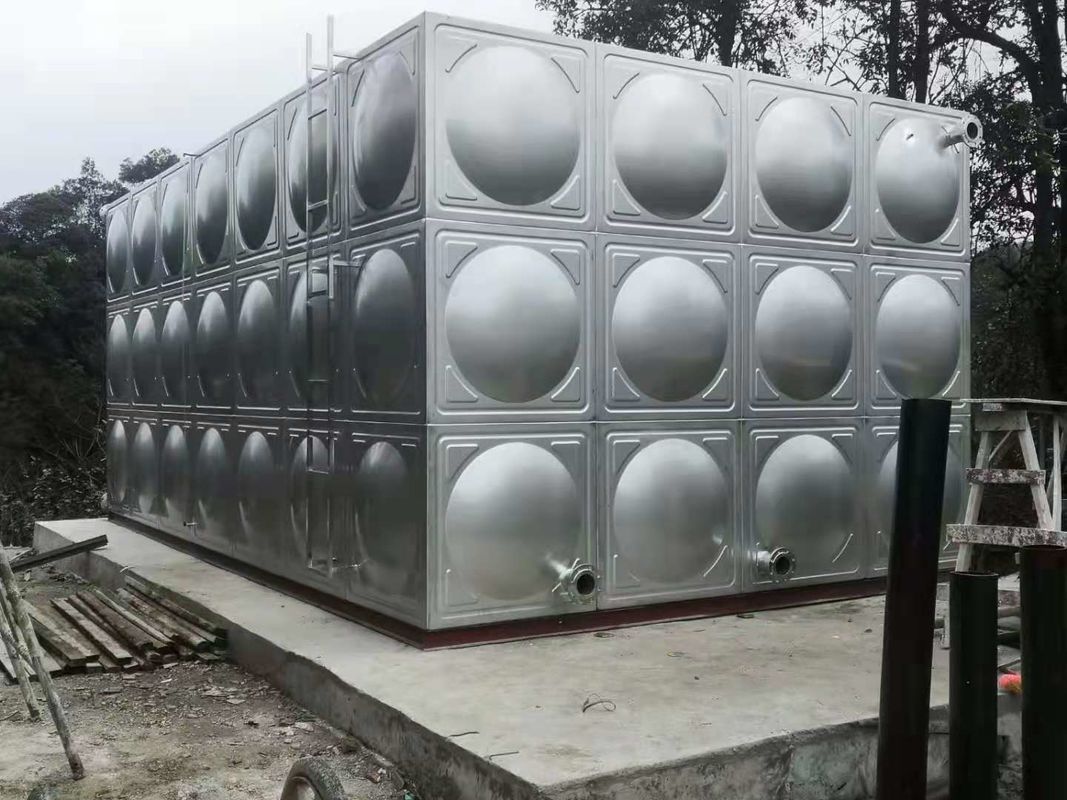 Tanques de agua aislados de acero inoxidable pulido 1.0MPa 0.6MPa para exteriores